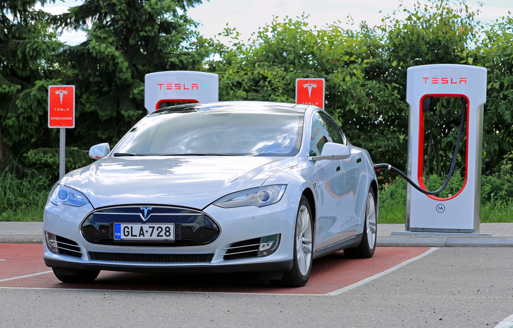 Încărcare rapidă și autonomă pentru mașini electrice: Tesla pregătește o rețea de stații de peste 350 kW cu cablu care se conectează singur la vehicul - Poza 1