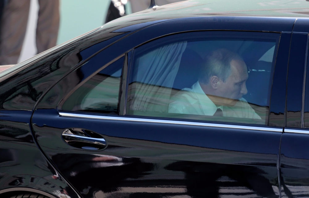 Se vinde mașina lui Vladimir Putin: vechiul Mercedes S600 Pullman Guard este blindat și costă 1.3 milioane de euro - Poza 5