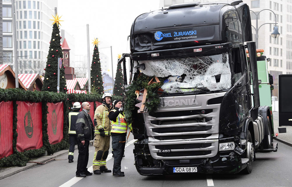 Sistemul de frânare automată al camionului Scania a limitat proporțiile atentatului terorist de la Berlin - Poza 1