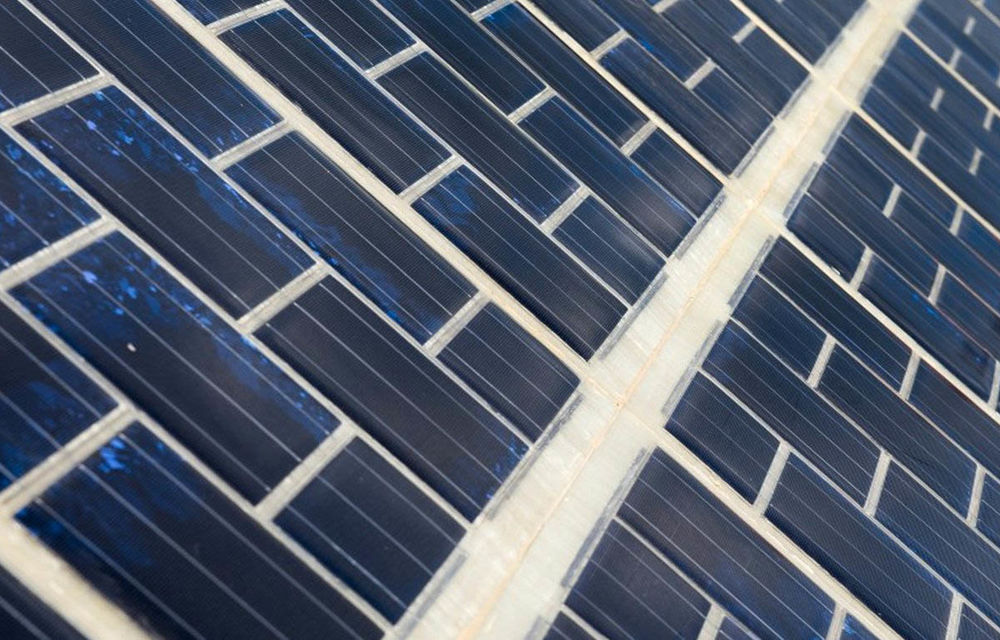 Experiment solar: Franța a construit primul kilometru de șosea acoperit cu celule fotovoltaice. &quot;E un gadget la suprapreț&quot;, afirmă specialiștii - Poza 2