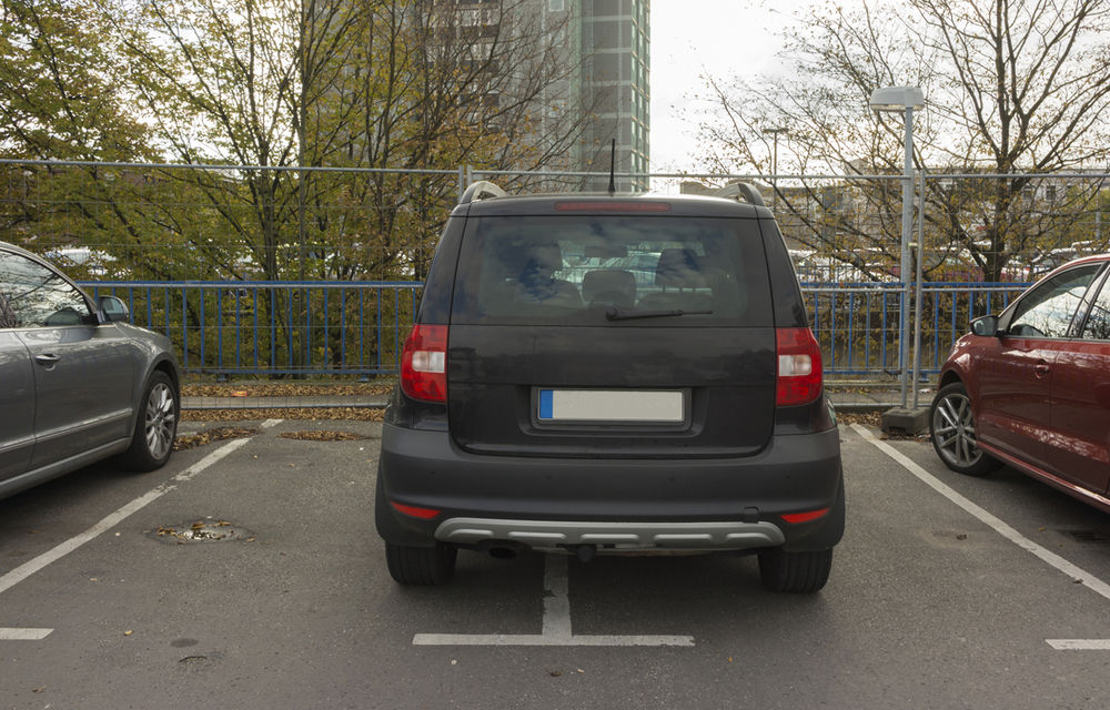 &quot;Metoda Clarkson de parcare&quot; stârnește controverse în Marea Britanie: șoferii parchează pe două locuri pentru a evita șoferii care parchează prost - Poza 2