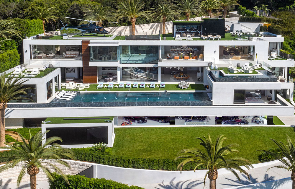 VIDEO: Cea mai scumpă casă din SUA costă 250 de milioane de dolari și se vinde la pachet cu 12 mașini exotice - Poza 1