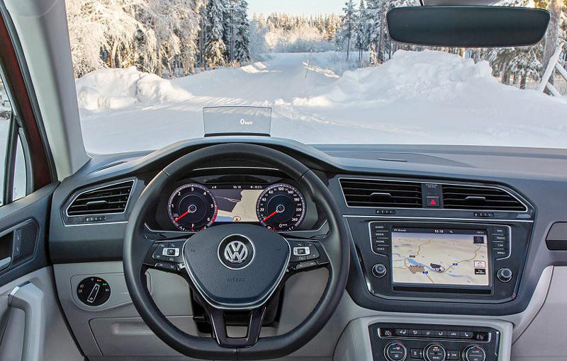 Soluția potrivită pentru nopțile geroase: Volkswagen introduce parbrizul climatic cu argint care dezgheață sticla - Poza 1