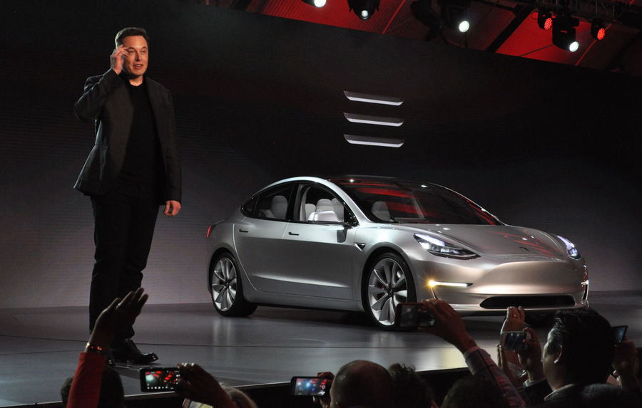 Tesla și-a pus pe cap Adidas: americanii au fost nevoiți să ...