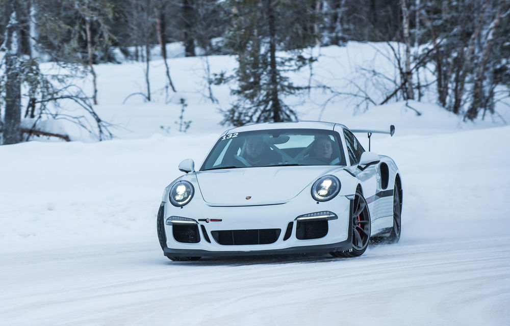 Valentine's Day în variantă masculină: drifturi pe gheață cu cele mai puternice modele Porsche - Poza 42
