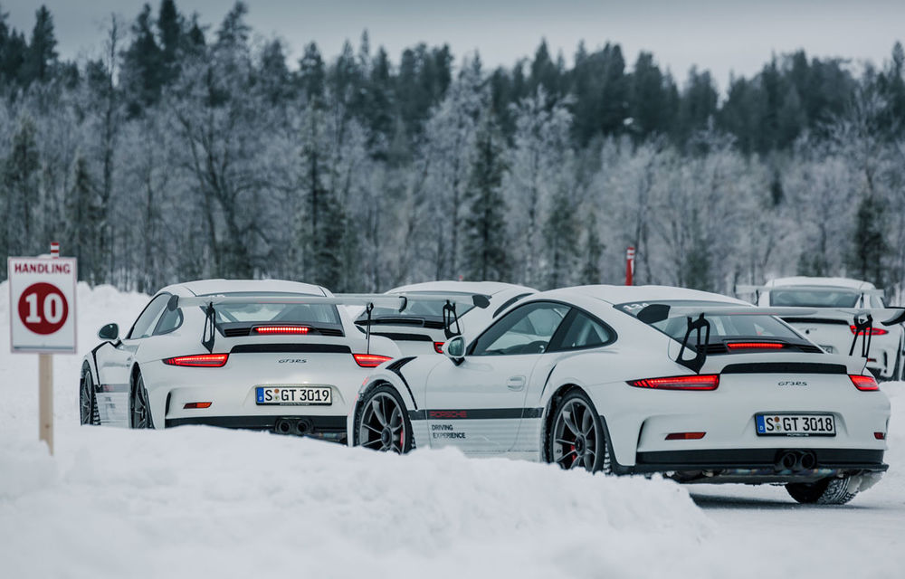 Valentine's Day în variantă masculină: drifturi pe gheață cu cele mai puternice modele Porsche - Poza 24