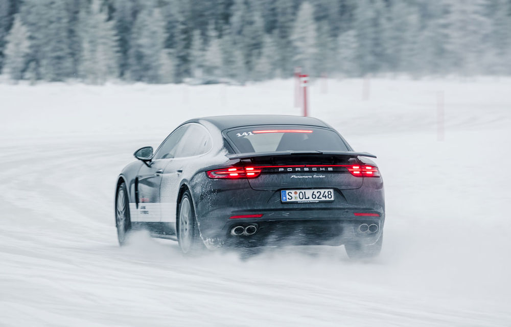 Valentine's Day în variantă masculină: drifturi pe gheață cu cele mai puternice modele Porsche - Poza 20