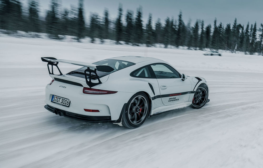 Valentine's Day în variantă masculină: drifturi pe gheață cu cele mai puternice modele Porsche - Poza 30