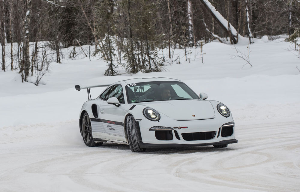 Valentine's Day în variantă masculină: drifturi pe gheață cu cele mai puternice modele Porsche - Poza 1