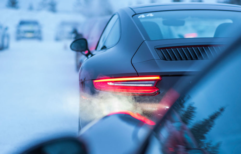 Valentine's Day în variantă masculină: drifturi pe gheață cu cele mai puternice modele Porsche - Poza 49
