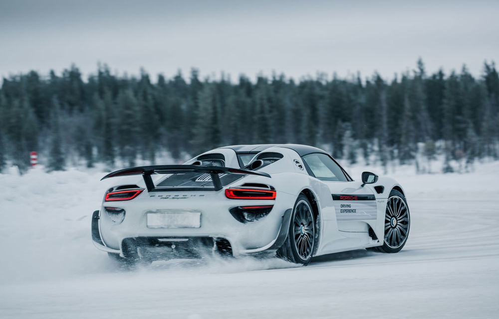 Valentine's Day în variantă masculină: drifturi pe gheață cu cele mai puternice modele Porsche - Poza 25