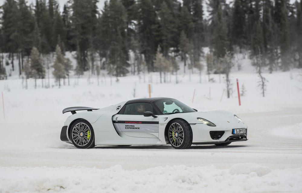 Valentine's Day în variantă masculină: drifturi pe gheață cu cele mai puternice modele Porsche - Poza 78