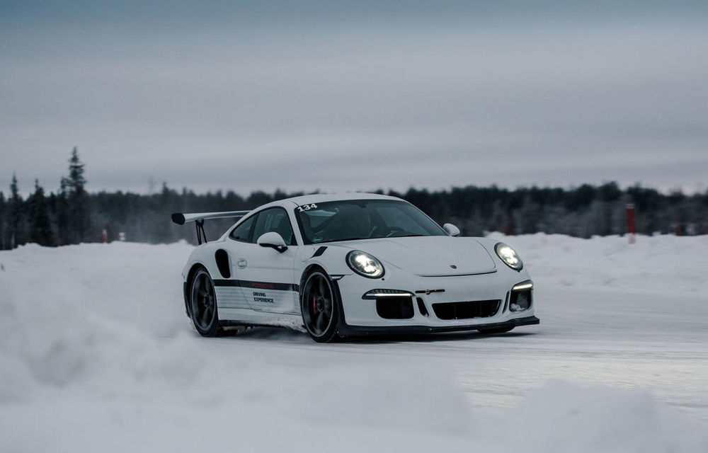 Valentine's Day în variantă masculină: drifturi pe gheață cu cele mai puternice modele Porsche - Poza 38
