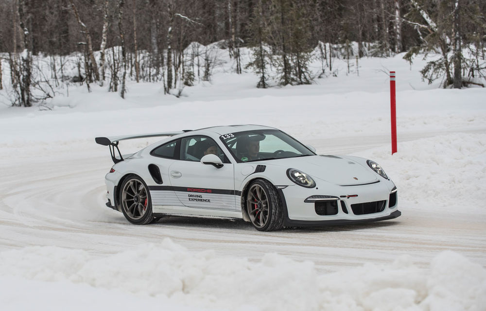Valentine's Day în variantă masculină: drifturi pe gheață cu cele mai puternice modele Porsche - Poza 77