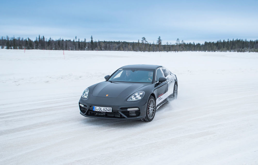 Valentine's Day în variantă masculină: drifturi pe gheață cu cele mai puternice modele Porsche - Poza 41