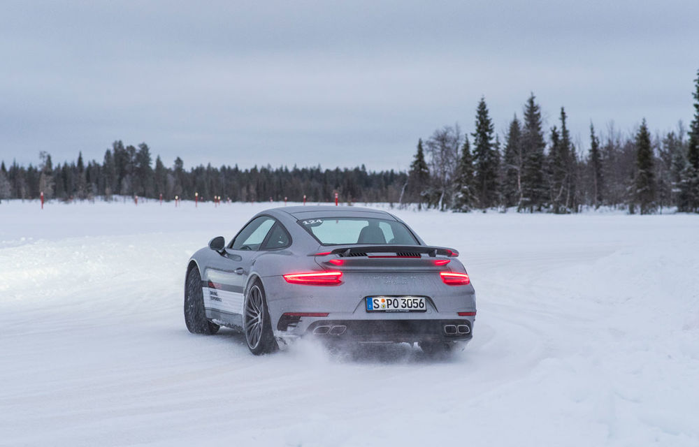 Valentine's Day în variantă masculină: drifturi pe gheață cu cele mai puternice modele Porsche - Poza 56