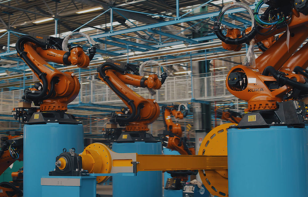 Fabrica Ford de la Craiova se pregătește pentru Ecosport: uzina primește aproape 200 de roboți pentru adaptarea producției - Poza 2