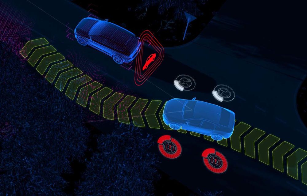 Noul Volvo XC60 va &quot;trage de volan&quot; când nu ești atent: trei sisteme noi te ajută să eviți accidentele pe șosea și autostradă - Poza 1