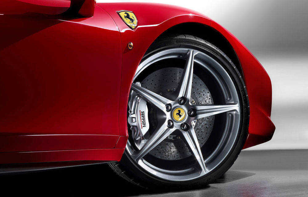 Și alții au probleme cu gropile: „Primăria Londrei a plătit 11.000 de euro pentru roata unui Ferrari 458 Italia” - Poza 1