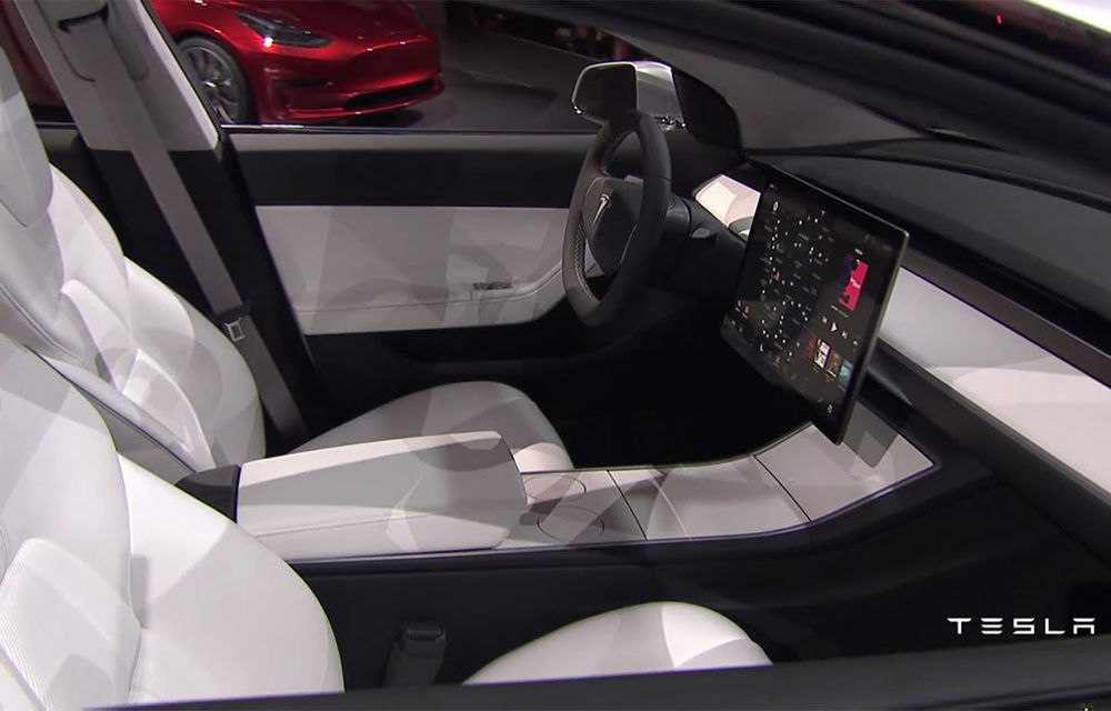 Tesla Model 3 va avea un singur ecran central, fără informații pe instrumentarul de bord. Explicația? &quot;Mașina va deveni autonomă&quot; - Poza 1