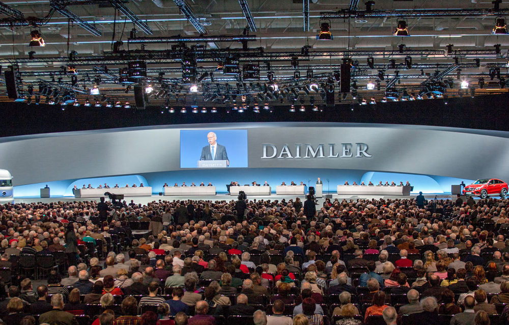 Și germanii au nebunii lor: un acționar Daimler a vrut să asiste la întâlnirea anuală gol pușcă - Poza 1