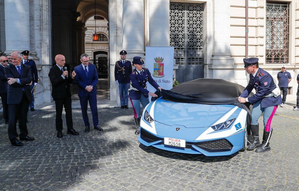 Poliția italiană mai primește un Lamborghini Huracan: 610 cai putere și un portbagaj refrigerat pentru transport de organe - Poza 4