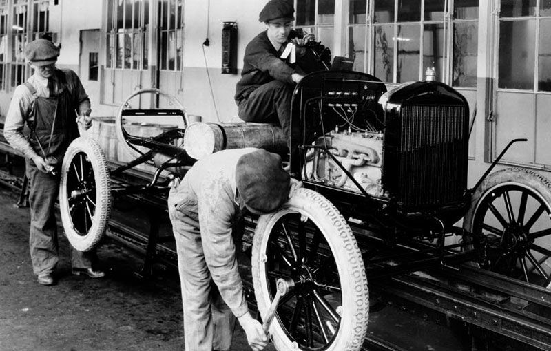 Ford sărbătorește 104 ani de la inaugurarea primei sale linii de productie - Poza 1