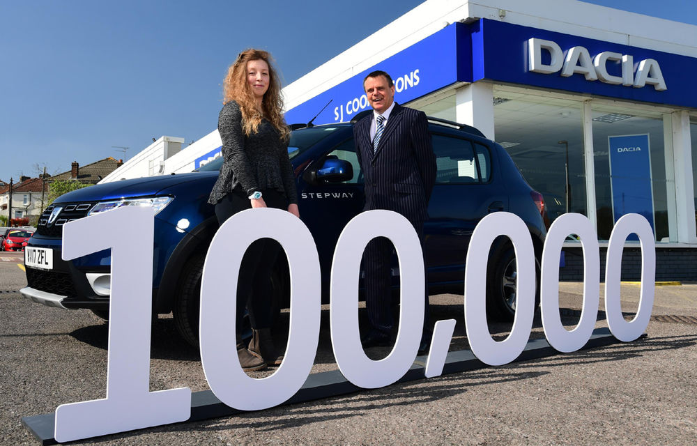 Dacia a ajuns la 100.000 de mașini vândute în Marea Britanie în 4 ani: marca se comercializează la fel de bine ca în România - Poza 1