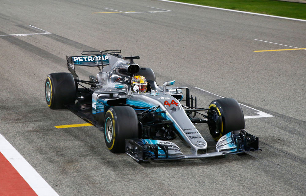Hamilton, cel mai rapid în prima zi de teste din Bahrain, afectată de numeroase probleme la motor pentru echipe - Poza 1