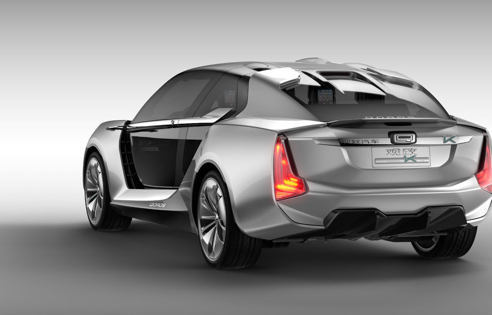 Ce se naște când amesteci designul chinezesc cu tehnologia suedeză: Qoros K-EV este un concept cu uși care se deschid ciudat, dar cu 870 de cai oferiți de Koenigsegg - Poza 4