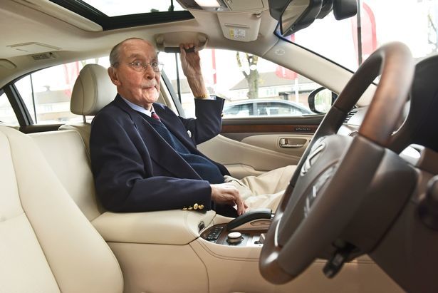 Lexus a pregătit o limuzină LS personalizată pentru un client care a împlinit 100 de ani - Poza 5