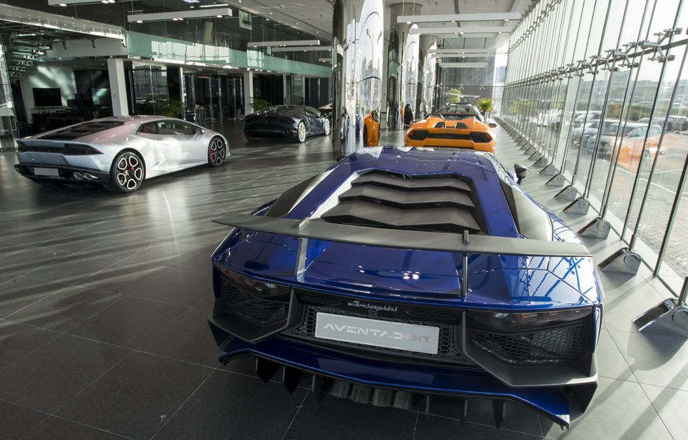 Cel mai mare showroom Lamborghini a fost deschis în Dubai: are 3 etaje și 1.800 de metri pătrați - Poza 4
