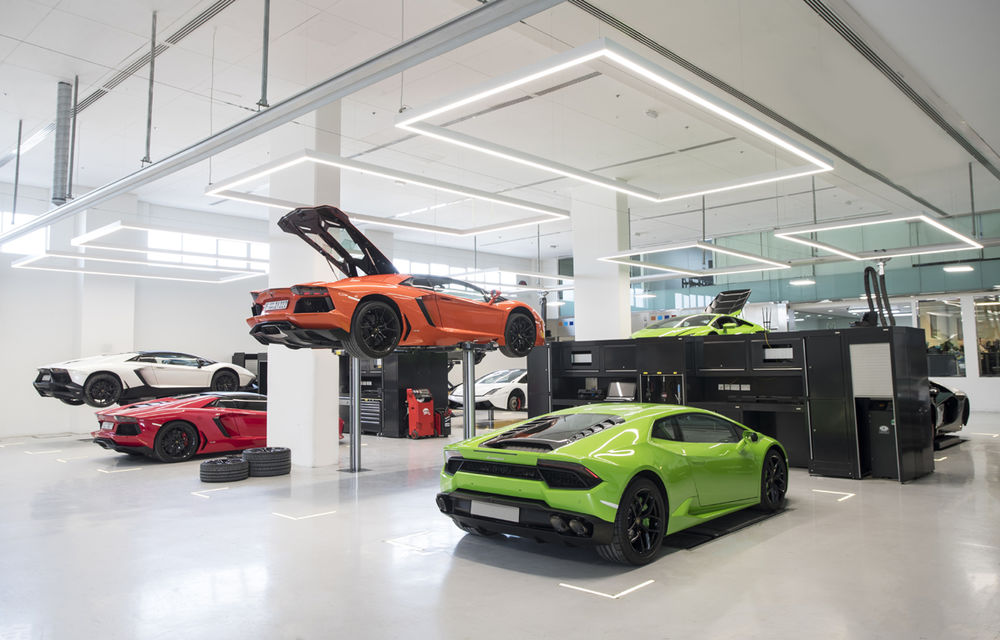 Cel mai mare showroom Lamborghini a fost deschis în Dubai: are 3 etaje și 1.800 de metri pătrați - Poza 8