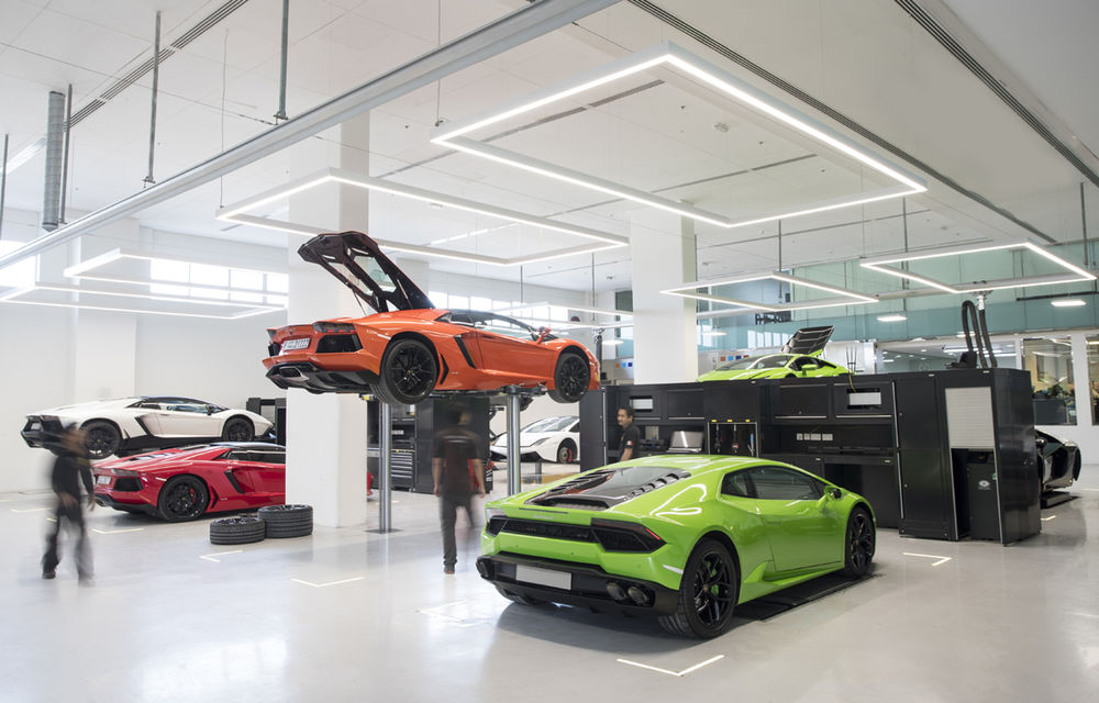 Cel mai mare showroom Lamborghini a fost deschis în Dubai: are 3 etaje și 1.800 de metri pătrați - Poza 7