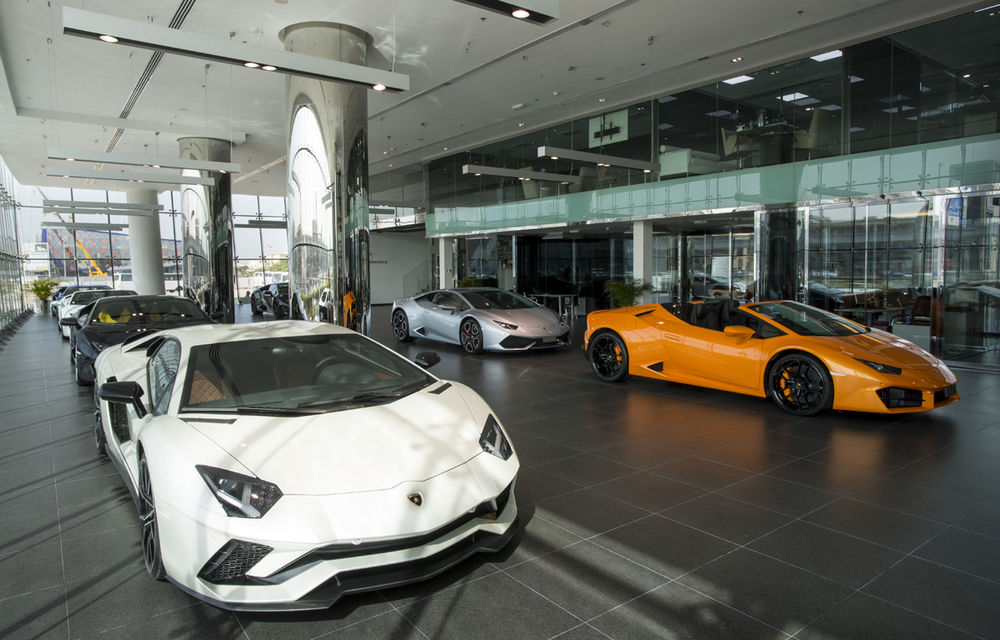 Cel mai mare showroom Lamborghini a fost deschis în Dubai: are 3 etaje și 1.800 de metri pătrați - Poza 9