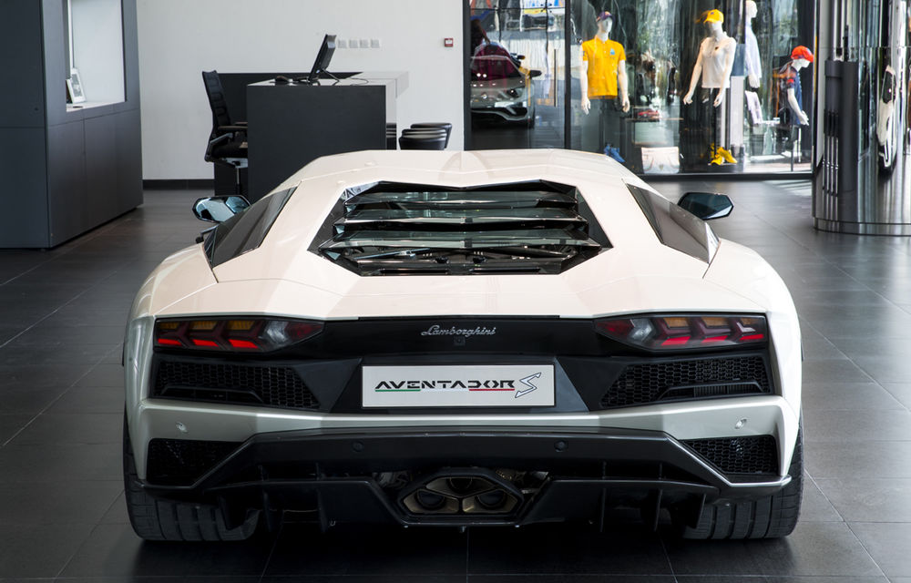 Cel mai mare showroom Lamborghini a fost deschis în Dubai: are 3 etaje și 1.800 de metri pătrați - Poza 6