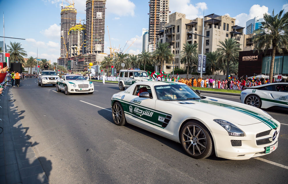 Modelul Dubai: Poliția din Emirate premiază cu mașini șoferii care nu comit contravenții timp de un an - Poza 2