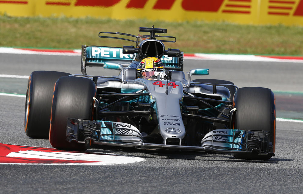 Hamilton, pole position la Barcelona după o greșeală comisă de Vettel în ultima șicană - Poza 1