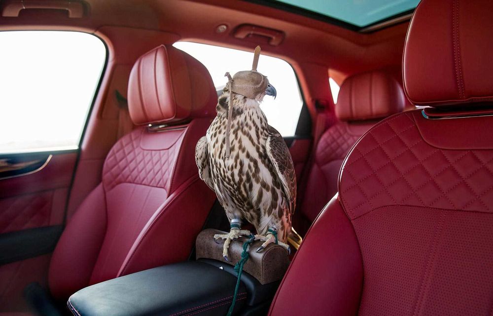 Un SUV pentru mofturi orientale: Bentley Bentayga Falconry este o ediție specială dedicată vânătorii cu șoimi - Poza 7