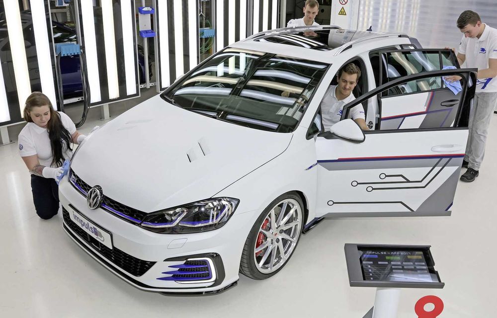 Volkswagen și ucenicii săi lansează două noi concepte: un Golf GTI de 410 cai putere și un Golf Variant hibrid - Poza 22