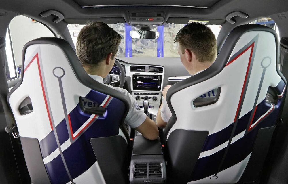 Volkswagen și ucenicii săi lansează două noi concepte: un Golf GTI de 410 cai putere și un Golf Variant hibrid - Poza 21