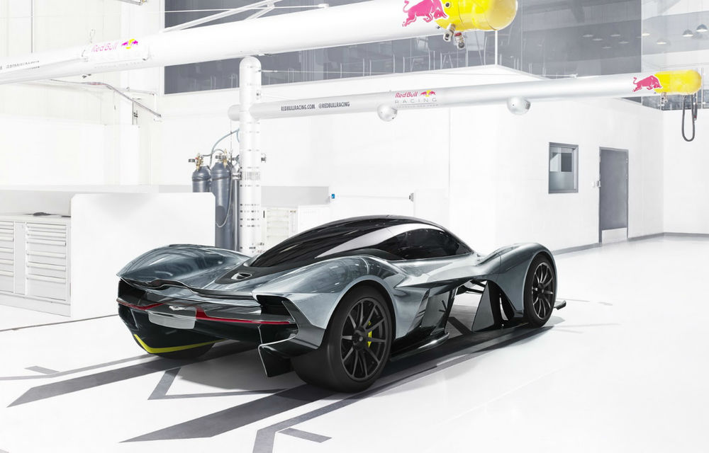 Clienții viitorului Aston Martin Valkyrie vor fi scanați 3D pentru a beneficia de o poziție ideală la volan - Poza 1