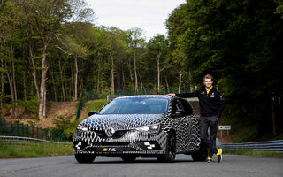 Renault Megane RS a debutat camuflat la Monaco. Noua generație va avea opțiunea unei transmisii automate EDC
