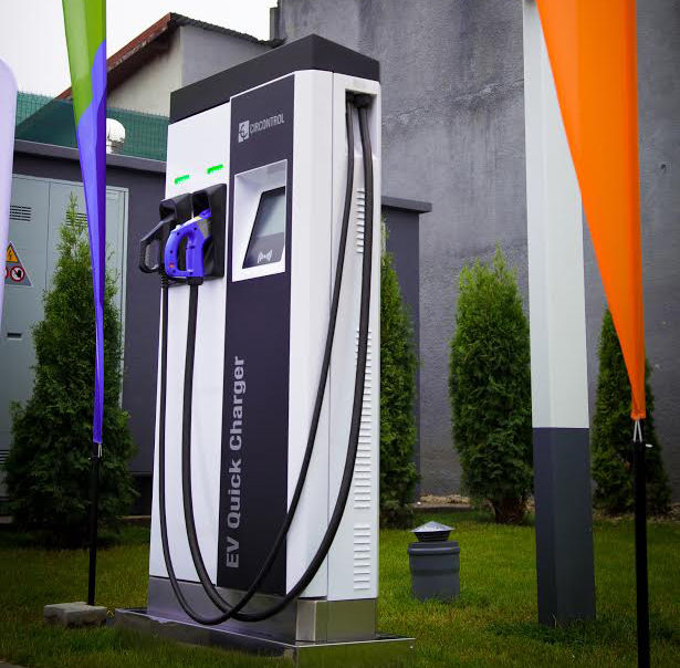 Rompetrol deschide prima benzinărie cu stație de încărcare pentru mașini electrice. Rețeaua va avea 8 stații în 2017 - Poza 2