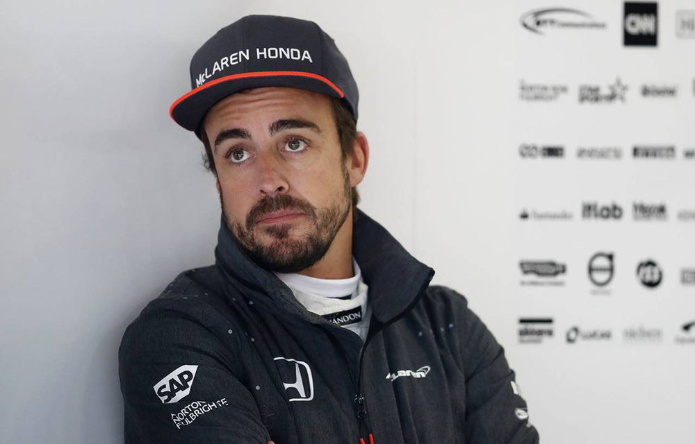 Ironia sorții: Alonso a condus 27 de tururi în cursa de la Indianapolis, dar a abandonat din cauza motorului Honda - Poza 1