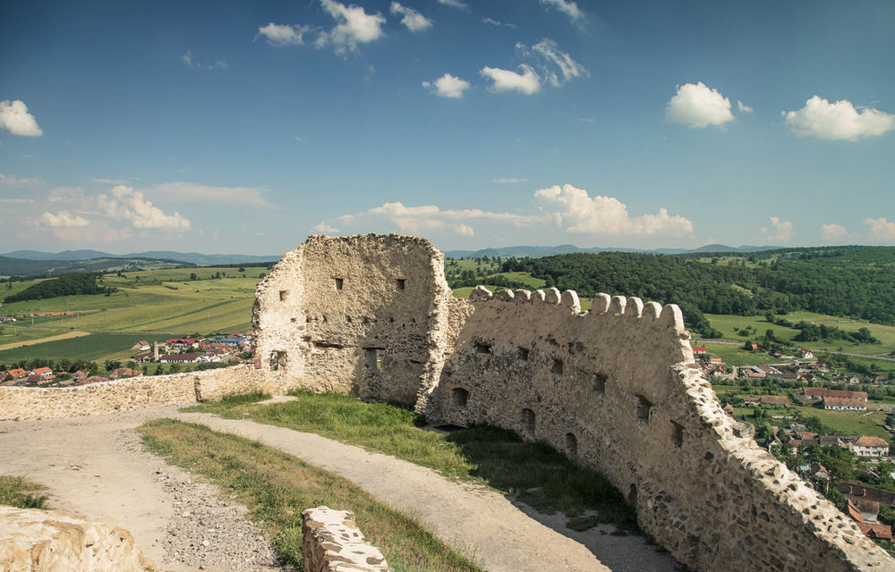 Un german în Transilvania: biserici cu ziduri de apărare înalte de 12 metri, un castel părăsit și idilicul Viscri - Poza 31
