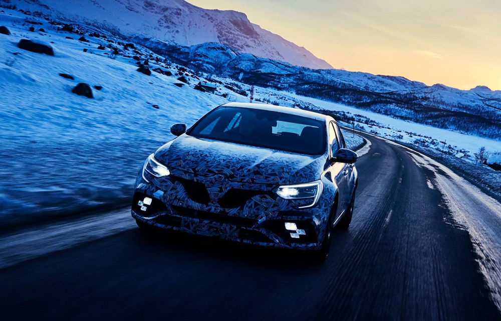 Imagini proaspete cu noul Renault Megane RS: sportiva franceză înfruntă zăpada sub camuflaj - Poza 4