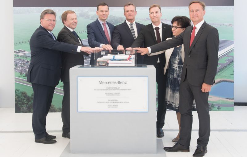 Polonezii jubilează: Mercedes-Benz a început construcția fabricii de motoare din Jawor - Poza 2
