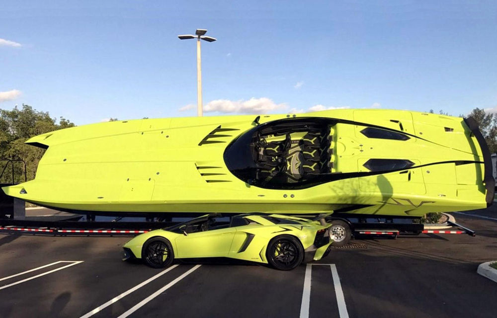 Ofertă de nerefuzat: un Lamborghini Aventador SV Roadster se vinde la pachet cu o barcă de viteză creată fix după aspectul supercarului - Poza 1