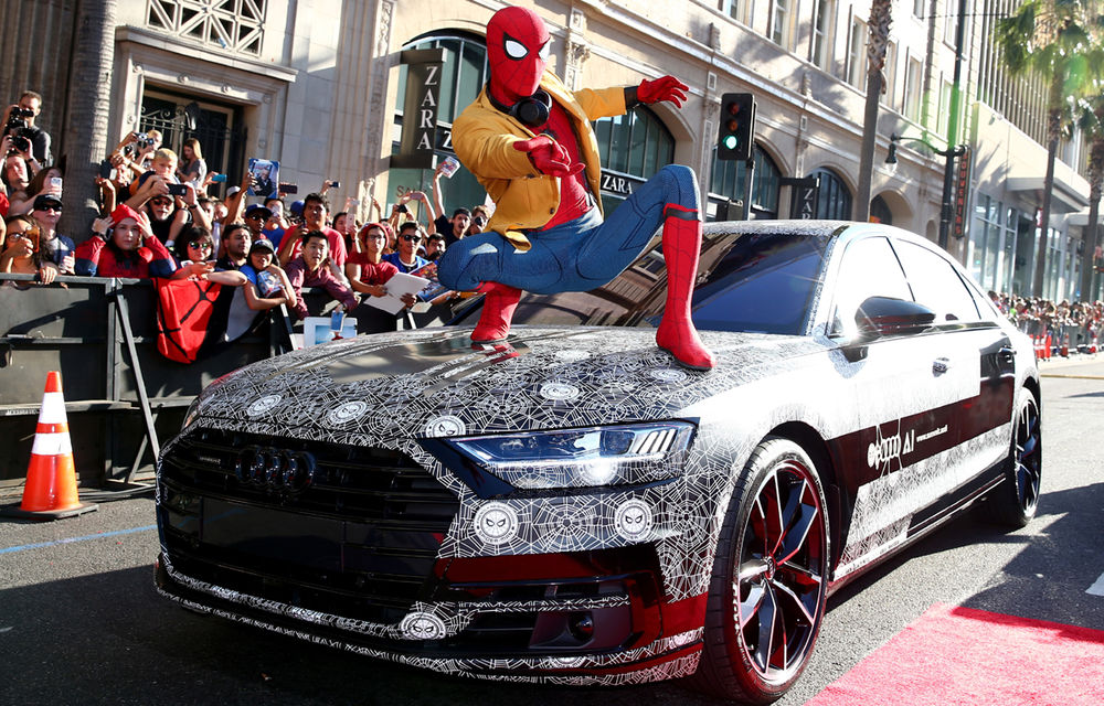Noul Audi A8 a debutat camuflat la Los Angeles: modelul a fost prezent la premiera filmului Spider-Man: Homecoming - Poza 1